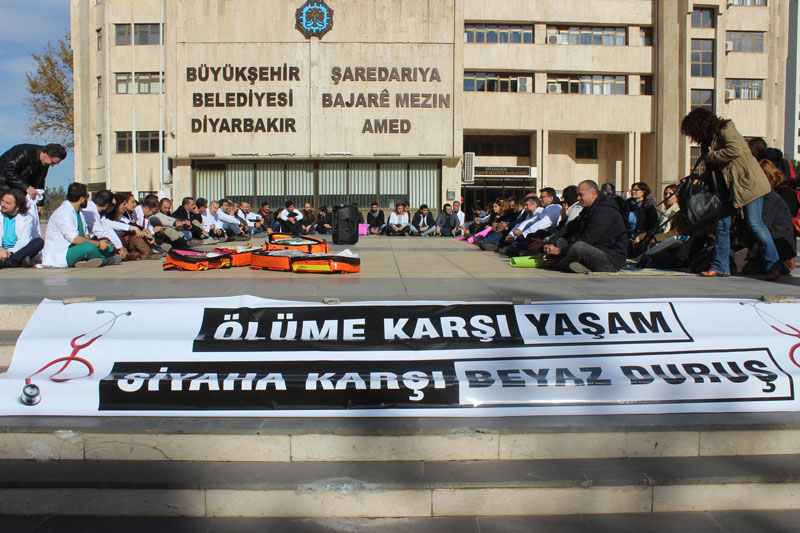Diyarbakır'da Oturma Eylemleri
