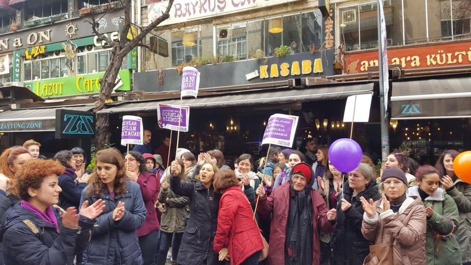Ankara’da Kadınlar Saldırıya Rağmen Sokakları Terketmedi
