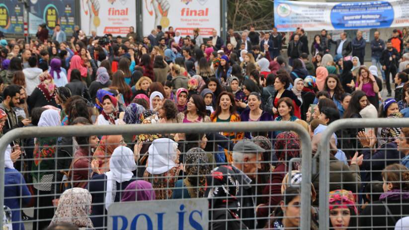 Diyarbakır 8 Mart: Baharı da Barışı da Kadınlar Getirecek