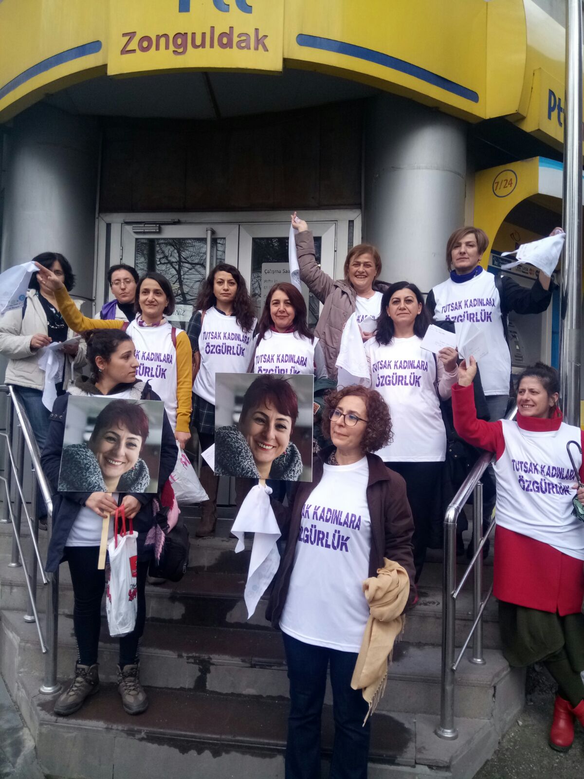 Zonguldak’ta Tutuklu Kadınlara Kart Gönderildi