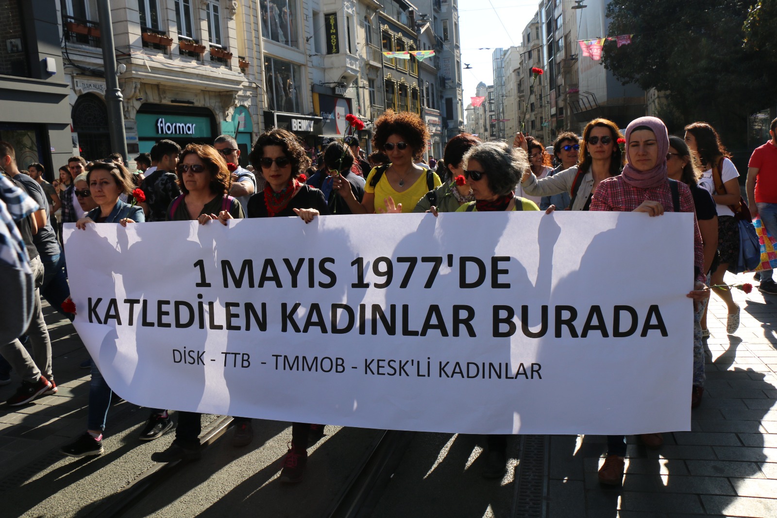 İstanbul’da Kadınlar 1 Mayıs 1977’de Yaşamını Yitiren Kadınları Andı