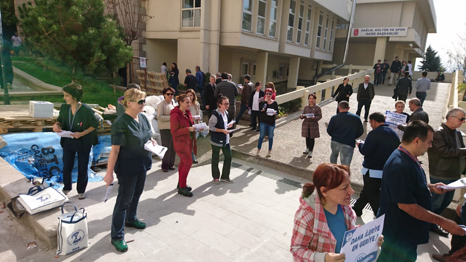Ankara Şubemiz Hacettepe Üniversite Hastanesi’nde Çalışanların Sorunlarının Çözülmesi Talebiyle Bildiri Dağıttı