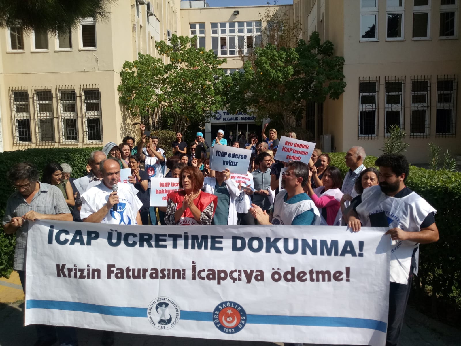 İzmir Şubemiz İcap Nöbeti Ücretlerinin Ödenmemesini Protesto Etti: Krizin Faturasını Krizi Çıkaranlar Ödesin