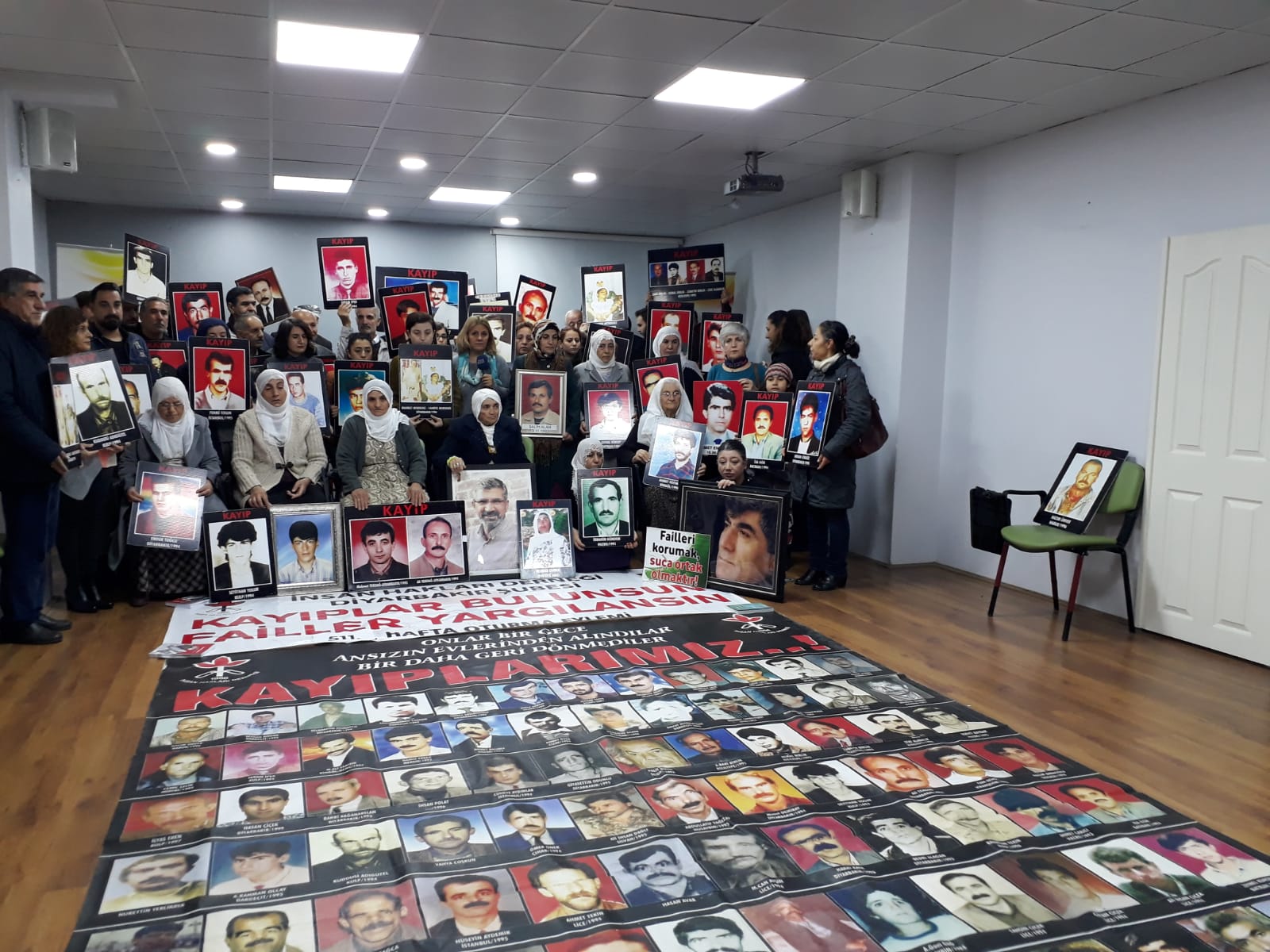 Diyarbakır Dicle Amed Kadın Platformu “Kayıplar Bulunsun, Failler Yargılansın” Eylemine Katıldı