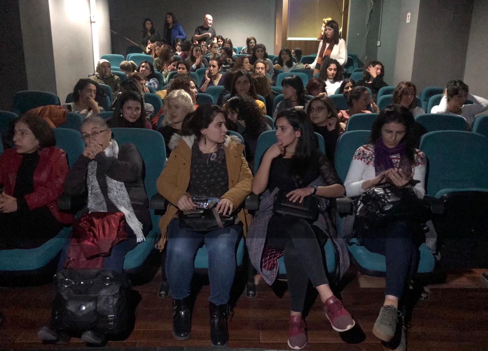 Diyarbakır’da Kadınlar Tiyatroda Buluştu