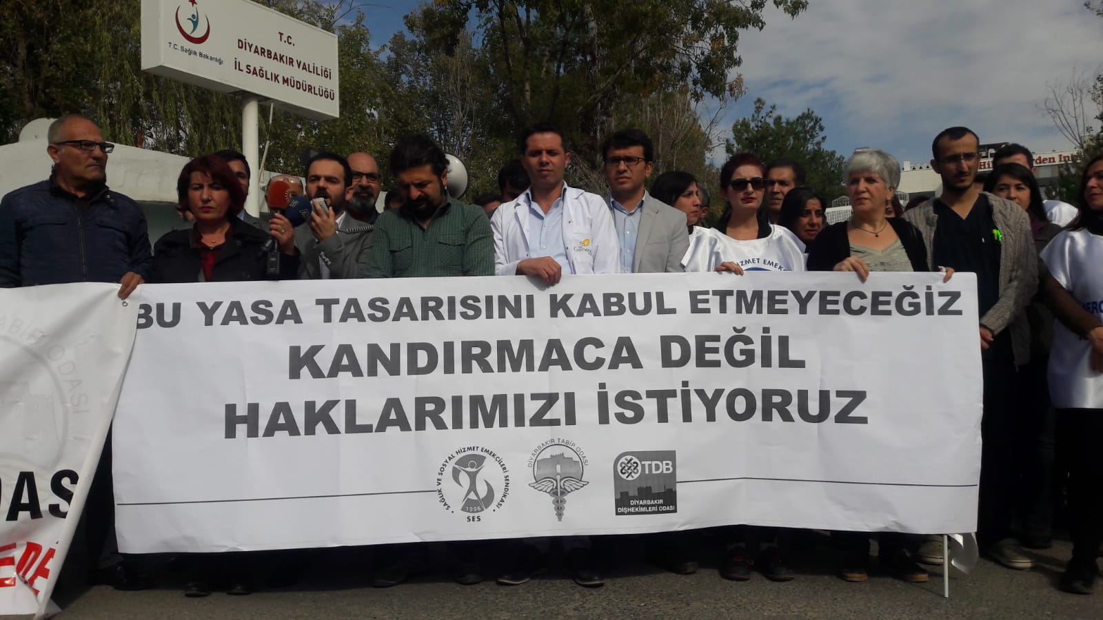 Diyarbakır: Bu Yasa Tasarısını Kabul Etmeyeceğiz, Kandırmaca Değil Haklarımızı İstiyoruz