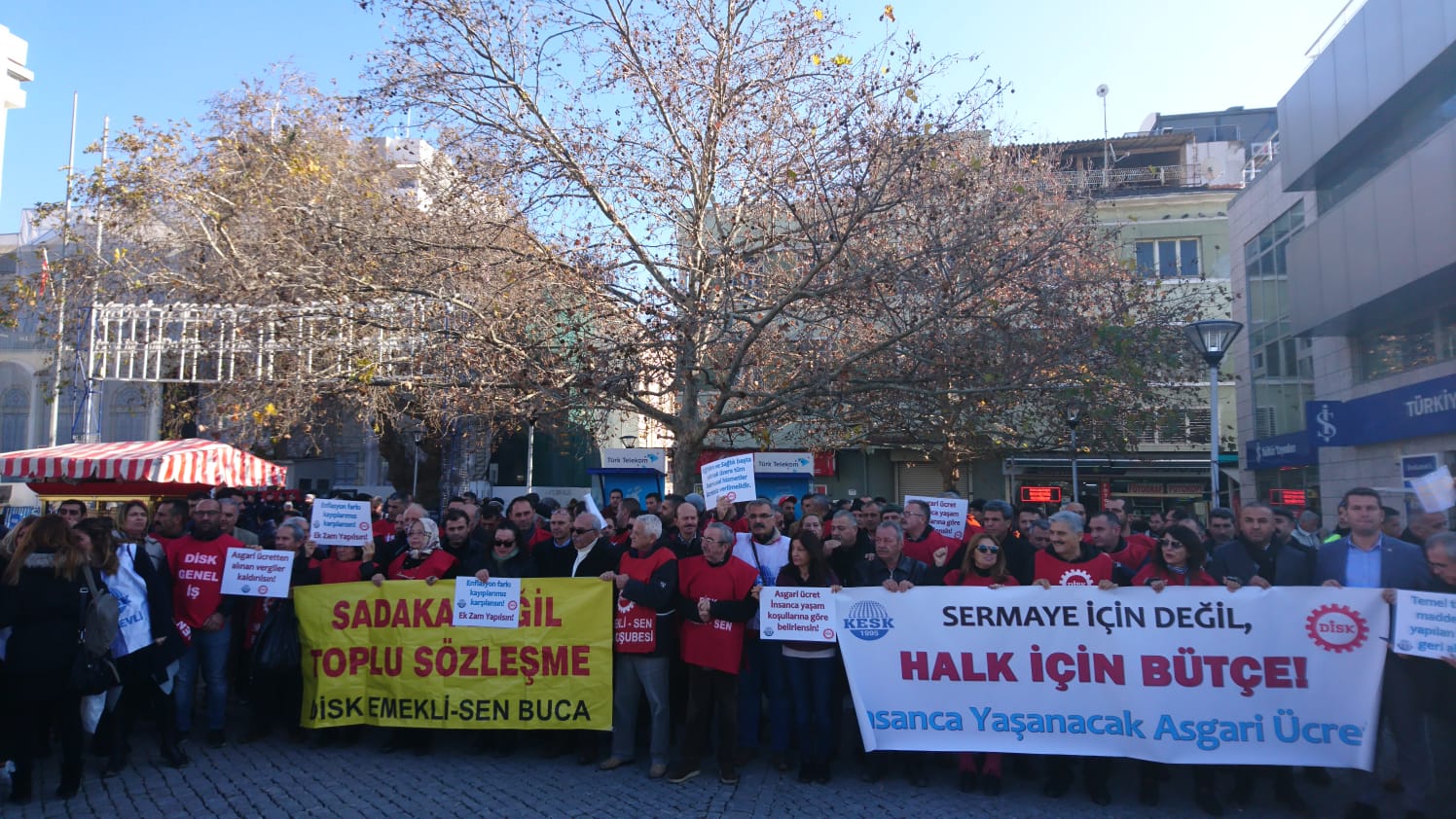 KESK İzmir Şubeler Platformu ve DİSK Ege Bölge Temsilciliği: İnsanca Yaşayacak Ücret İstiyoruz!