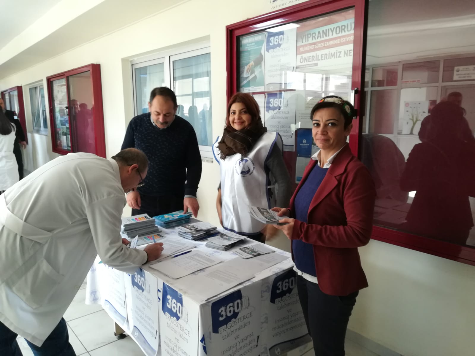 Ankara Şubemiz 3600 Ek Gösterge İçin Hastanelerde Başlattığı İmza Kampanyasına Devam Ediyor