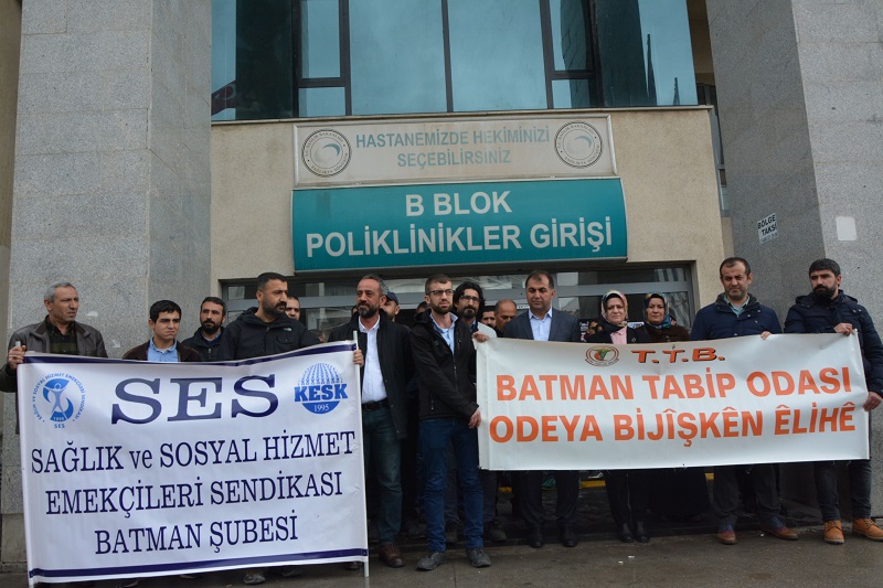 Batman’da Bölge Hastanesi Önünde 14 Mart Sağlık Haftası Açıklaması