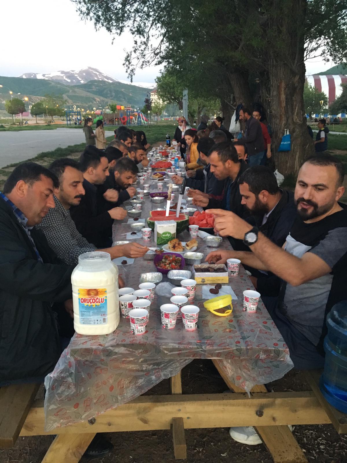 Bitlis’te İhraçlarla Dayanışma Yemeği Düzenlendi