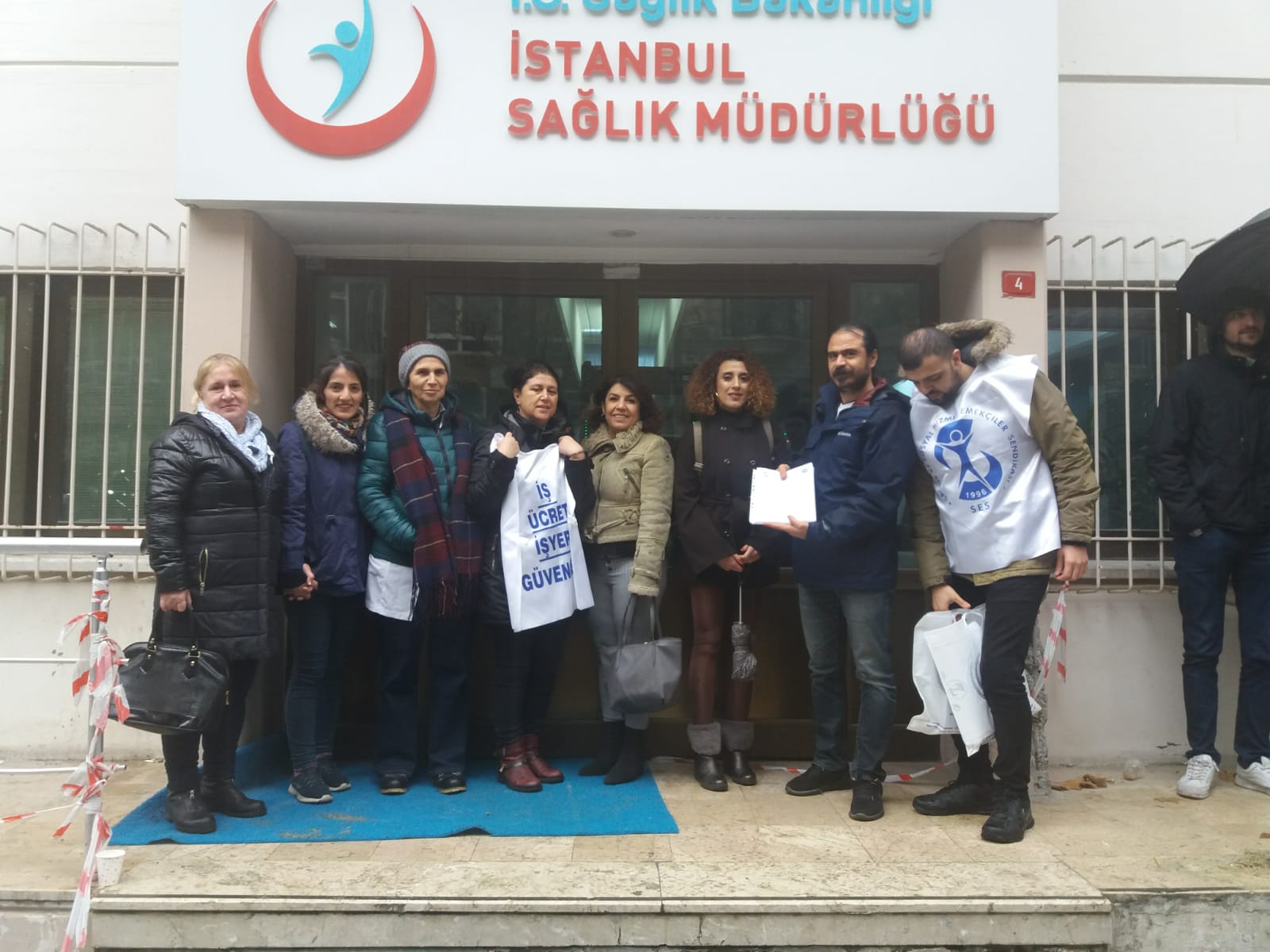 Şişli Şubemiz Kıyafet Standartlarına Karşı Topladığı İmzaları İstanbul İl Sağlık Müdürlüğü’ne İletti