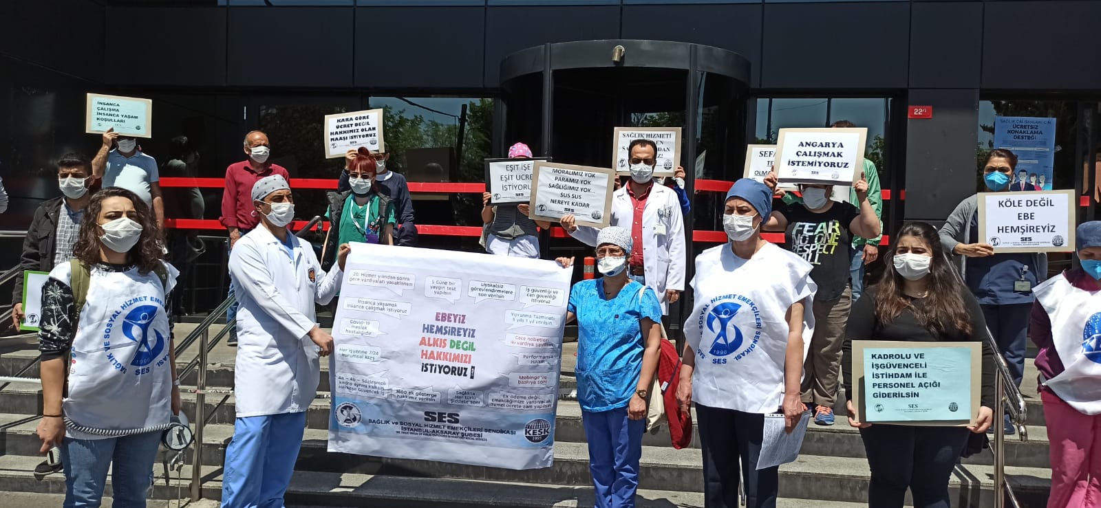 İstanbul Aksaray Şubemiz Ebe ve Hemşirelerin Hakları İçin Hastane Önünde Eylem Yaptı