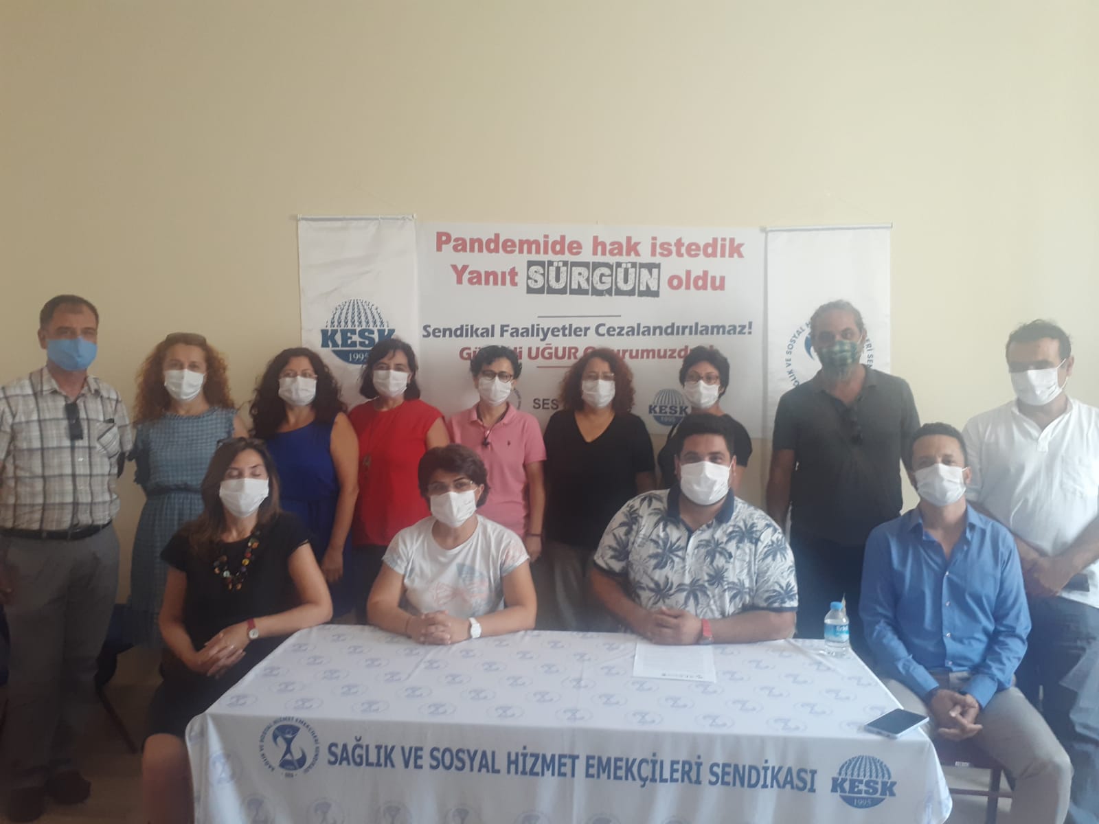 İş Yeri Temsilcimiz Günseli Uğur’un Sürgün Edilmesine Karşı Açıklama Yapan İzmir Şubemiz: Hastane İdaresi Suç İşlemektedir, Hukuksuz İşlem Geri Çekilene Kadar Mücadeleye Devam Edeceğiz