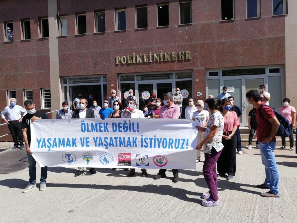 Diyarbakır Sağlık Platformu Covid-19 Nedeniyle Hayatını Kaybeden Sağlık Emekçilerini Andı