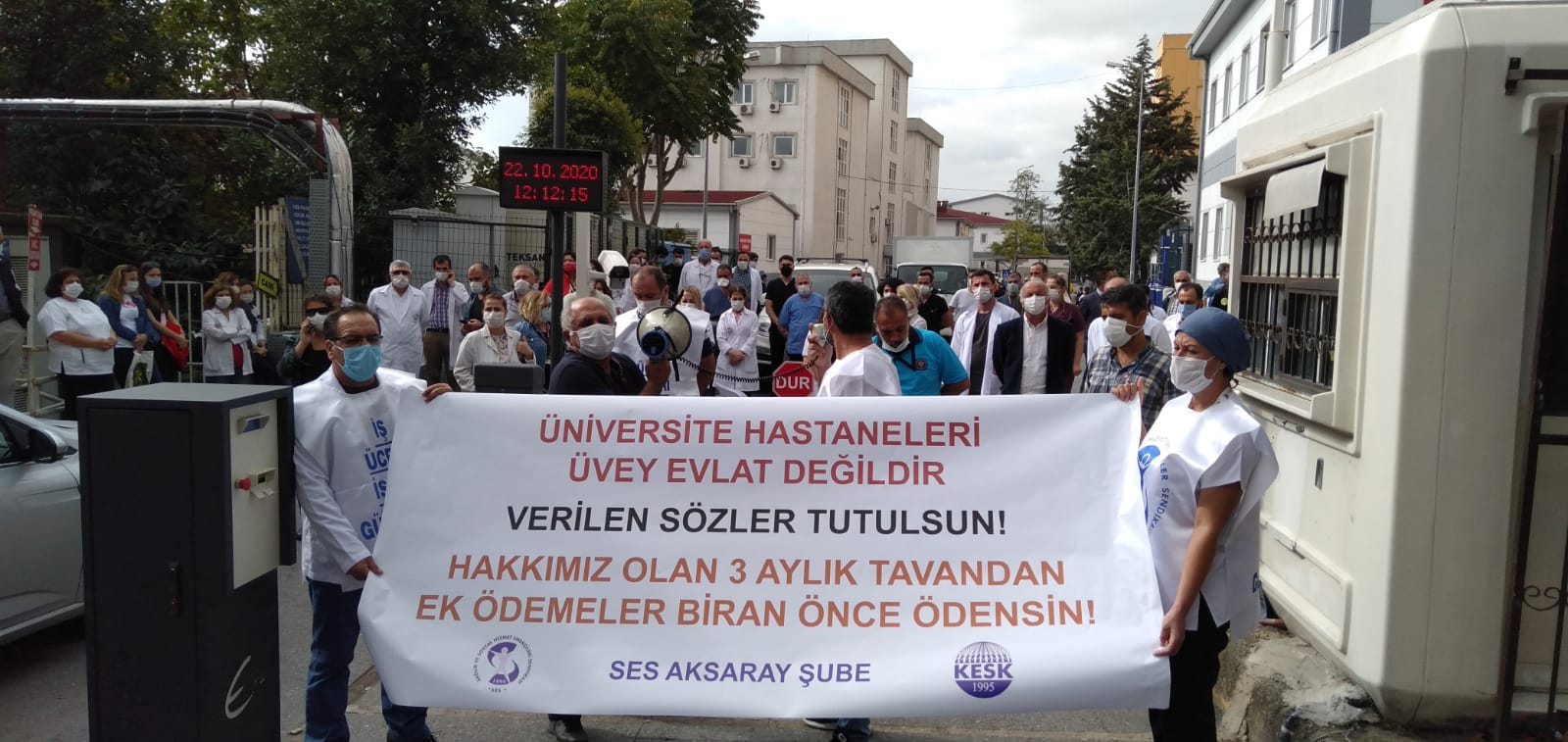 Cerrahpaşa Tıp Fakültesi Hastanesi Önünde Eylem Yapan İstanbul Aksaray Şubemiz: Hakkımız Olan Üç Aylık Tavandan Ek Ödeme Biran Önce Ödensin
