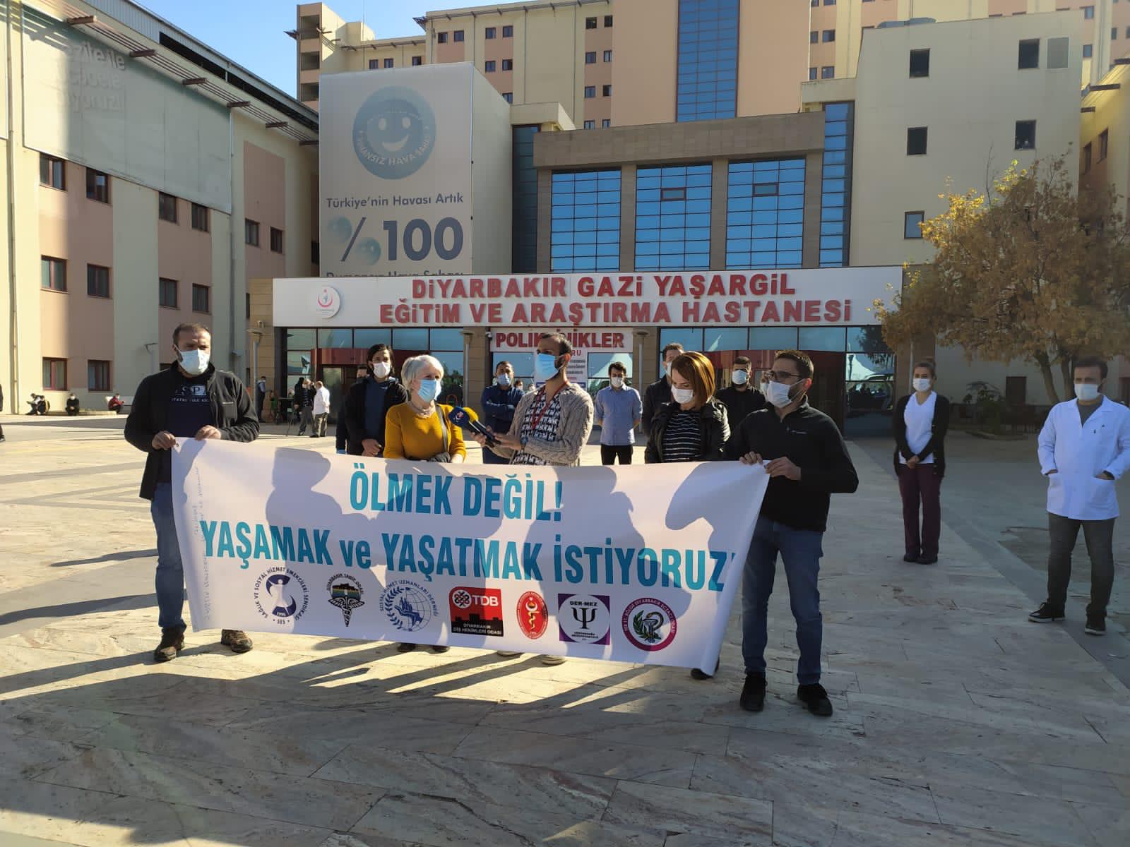 Diyarbakır Sağlık Platformu Covid-19 Nedeniyle Yaşamını Yitiren Sağlık Emekçisi Murat Esen İçin Anma Gerçekleştirdi
