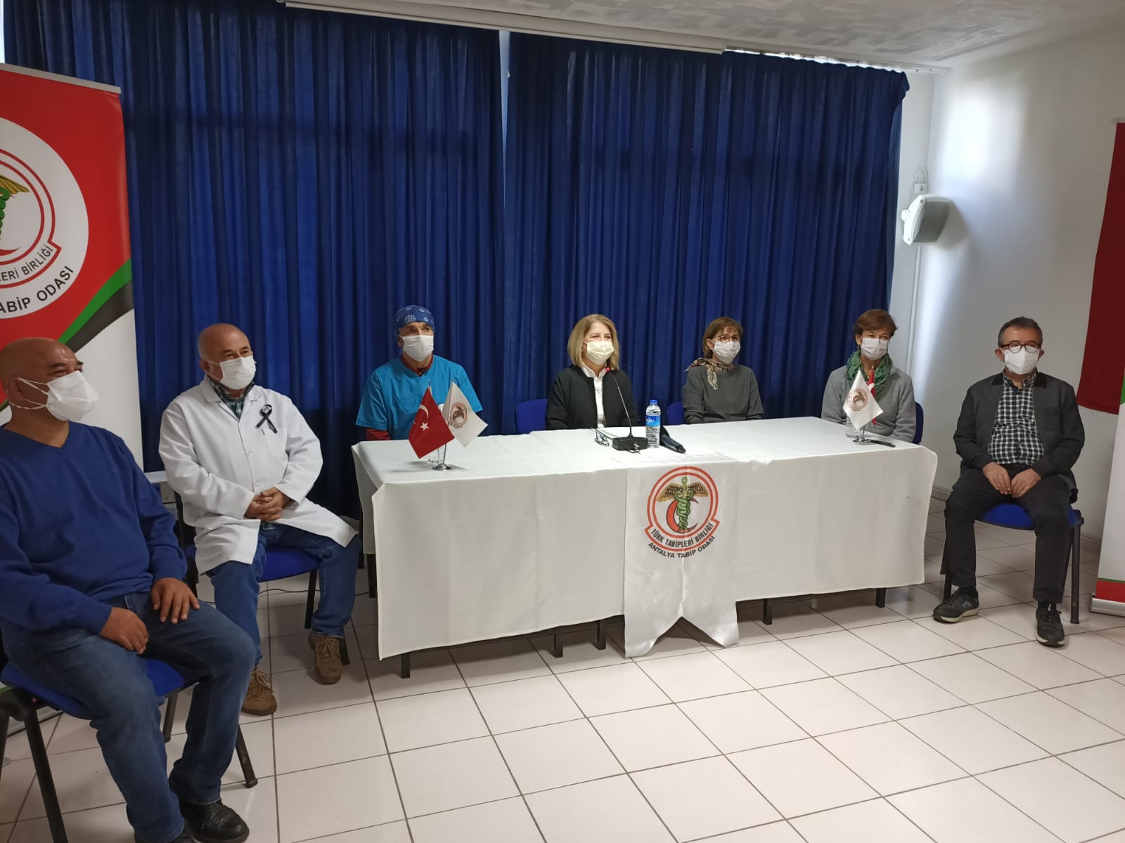 Şubemiz ve Tabip Odası Antalya’da Pandeminin Seyrine Dikkat Çekerek, Çözüm Önerilerini Sundu