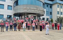 Manisa Şubemiz ve Manisa Tabip Odası’ndan Sağlık Emekçilerinin Hakları İçin CBÜ Hafsa Sultan Hastanesi Önünde Eylem