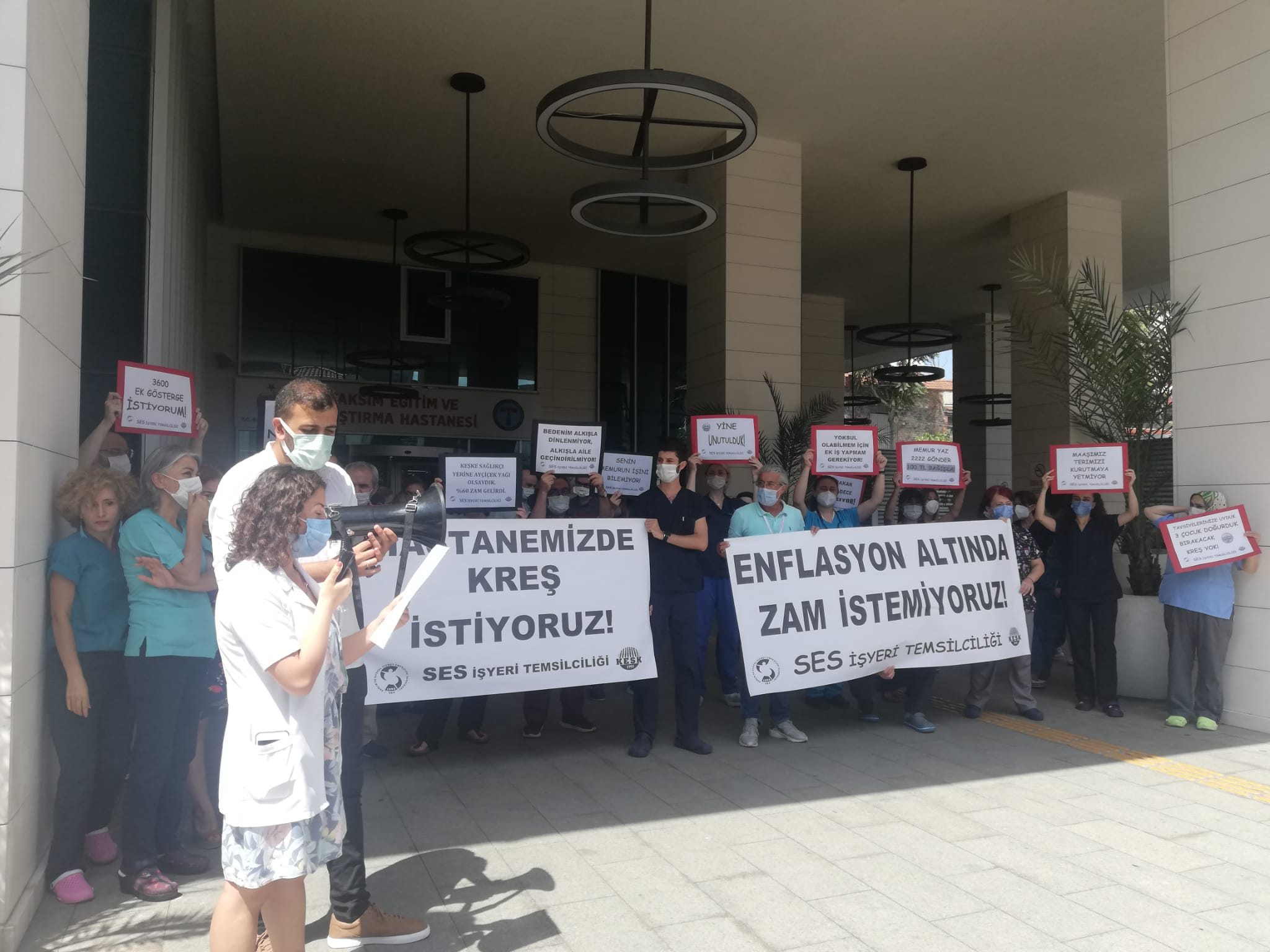 İstanbul Şişli Şubemiz Taksim Eğitim ve Araştırma Hastanesi İşyeri Temsilciliğimiz’den Maaş Zamlarına İlişkin Basın Açıklaması