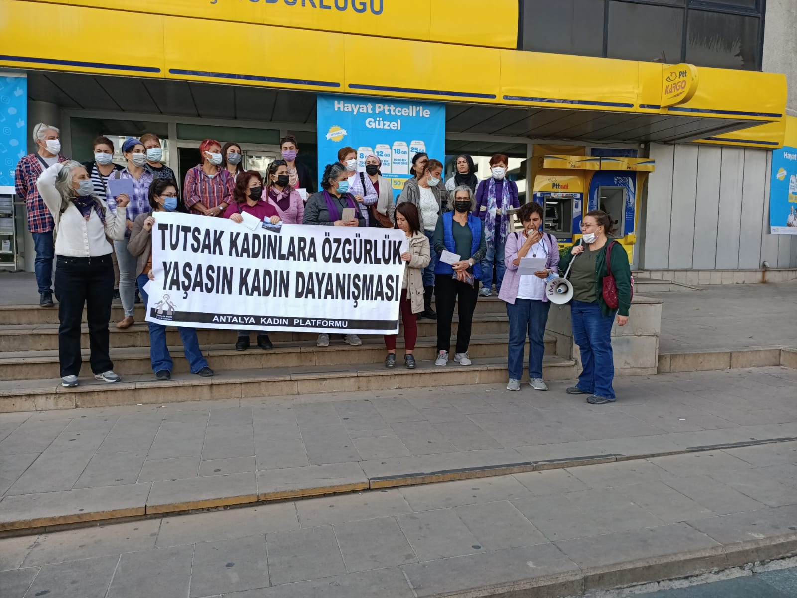 Antalya Kadın Platformu Tutsak Kadınlara Kart Gönderdi