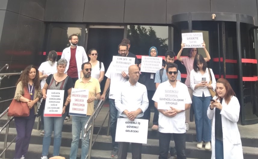 İstanbul Eğitim ve Araştırma Hastanesi’nde Hekime Yönelik Şiddet Protesto Edildi